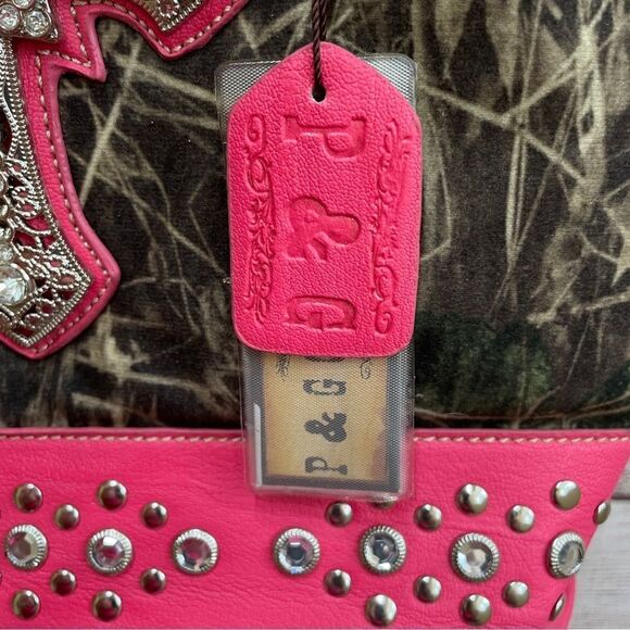 NEW WITH TAGS P‎ & G COLLECTION CAMO AND HOT PINK EMBELLISHED CROSS BAG - Picture 4 of 11